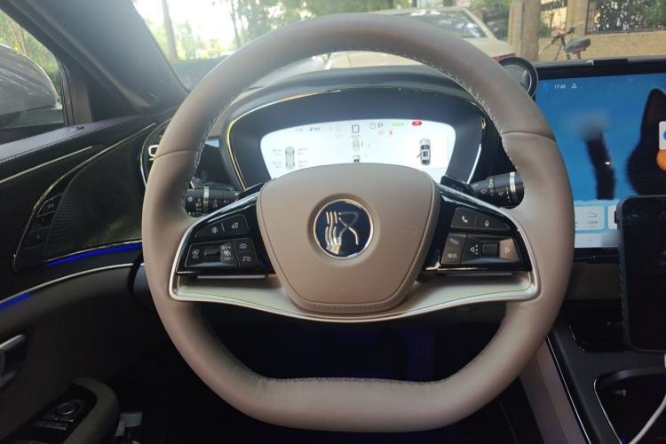 Used BYD Han 2025 EV with 701 km of Laser Radar-Enabled Intelligent Driving Steering Wheel