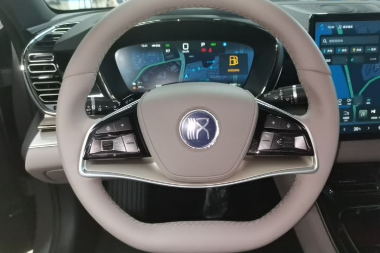 Used BYD Han 2025 DM-i Smart Drive 125KM Prestige Model Steering Wheel