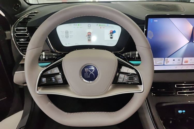 Used BYD Han 2025 EV Intelligent Driving Edition 701KM LiDAR Flagship Model Steering Wheel