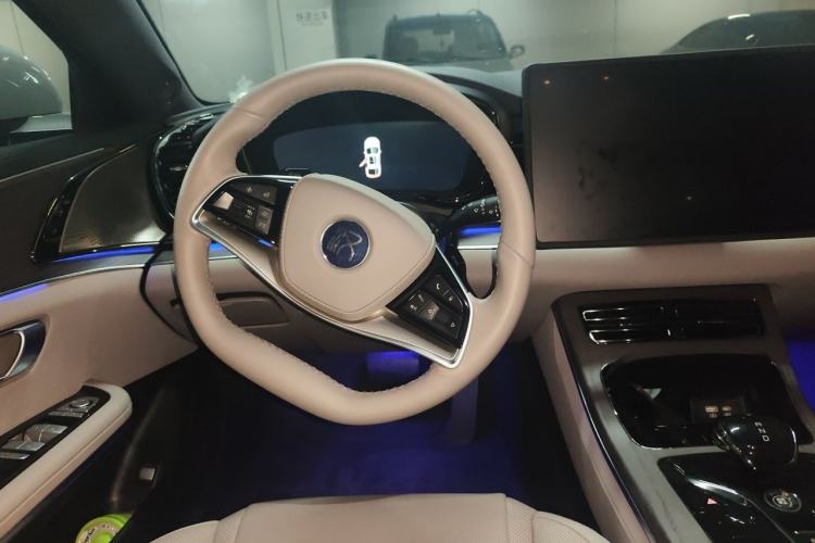 Used BYD Han 2025 EV with 701 km of Laser Radar-Enabled Intelligent Driving Steering Wheel