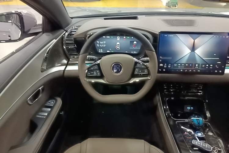 Used BYD Han 2025 DM-i Intelligent Driving Edition 125KM Prestige Model Steering Wheel