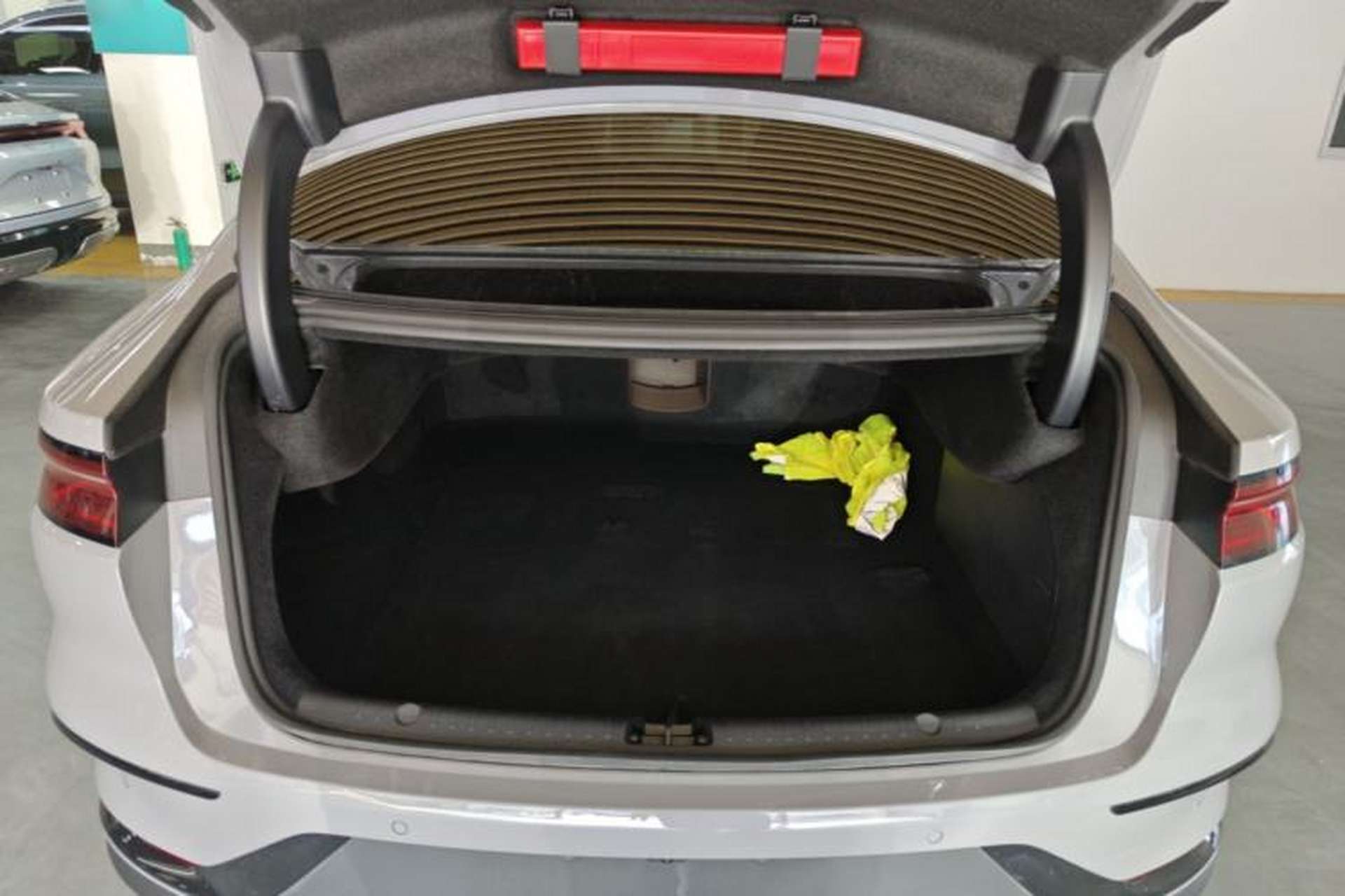 Used BYD Han 2025 DM-i Intelligent Driving Edition 125KM Prestige Model Trunk