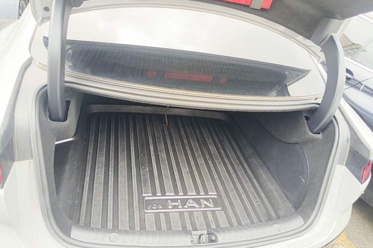 Used BYD Han 2025 DM-i 125KM LiDAR-Powered Intelligent Driving Model Trunk