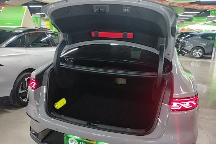 Used BYD Han 2025 DM-i Smart Drive 125KM Elite Model Trunk