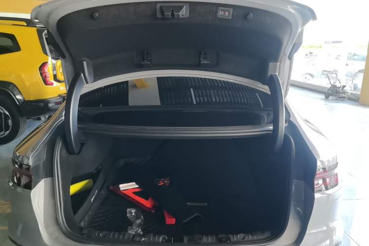 Used BYD Han 2025 EV with 701 km of Laser Radar-Enabled Intelligent Driving Trunk