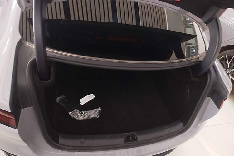Used BYD Han 2025 DM-i Intelligent Driving Edition 125KM Prestige Model Trunk