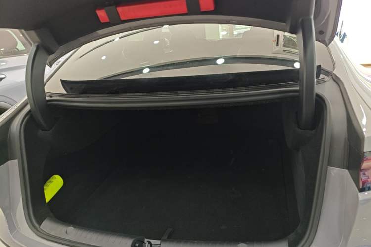 Used BYD Han 2025 DM-i Intelligent Driving Edition 125KM Prestige Model Trunk