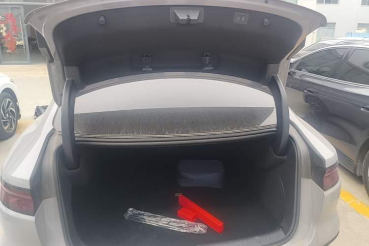 Used BYD Han 2025 DM-i Smart Drive 125KM Prestige Model Trunk
