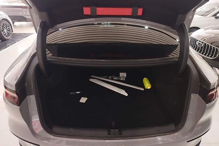 Used BYD Han 2025 DM-i Intelligent Driving Edition 125KM Prestige Model Trunk