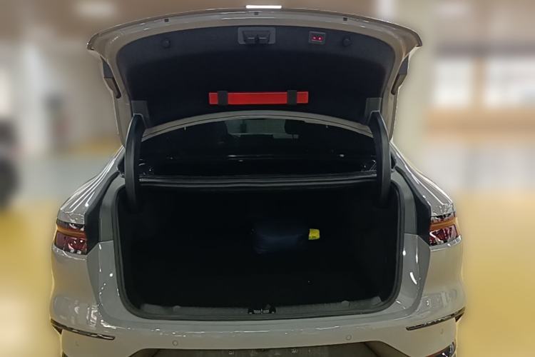Used BYD Han 2025 DM-i Intelligent Driving Edition 125KM Prestige Model Trunk