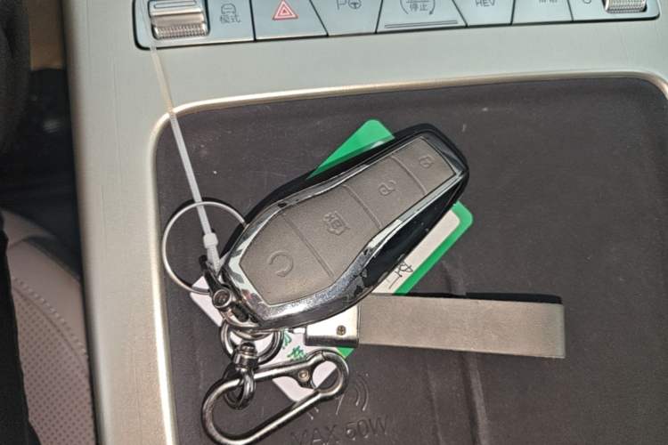 Used BYD Han 2025 Model DM-i Intelligent Driving Edition 245KM Prestige Vehicle Key