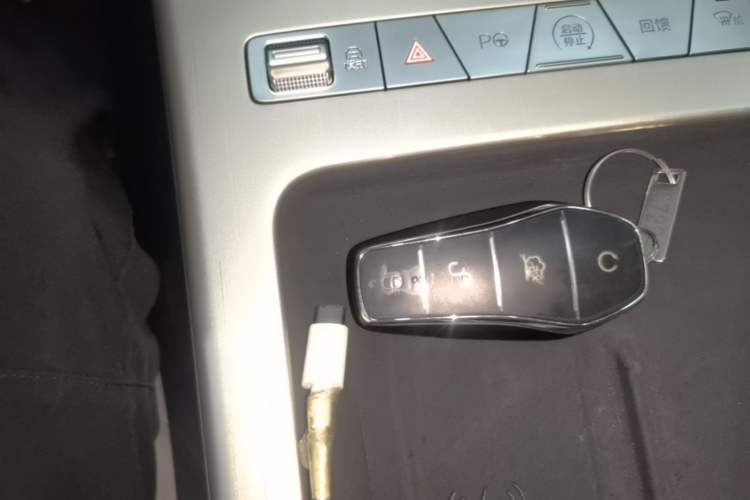 Used BYD Han 2025 Model EV Intelligent Driving Edition 635KM Flagship Vehicle Key