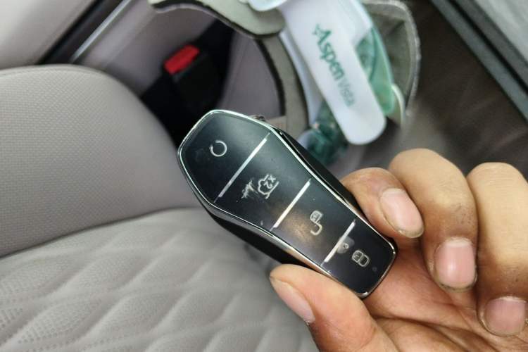 Used BYD Han 2025 EV with 701 km of Laser Radar-Enabled Intelligent Driving Vehicle Key