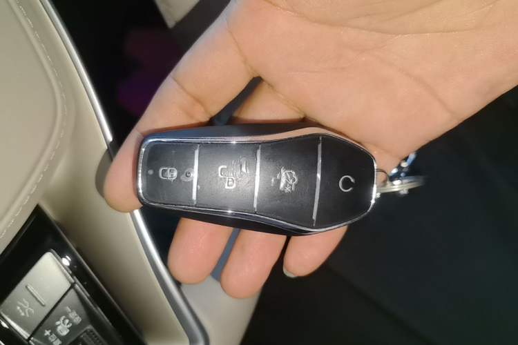 Used BYD Han 2025 EV with 701 km of Laser Radar-Enabled Intelligent Driving Vehicle Key