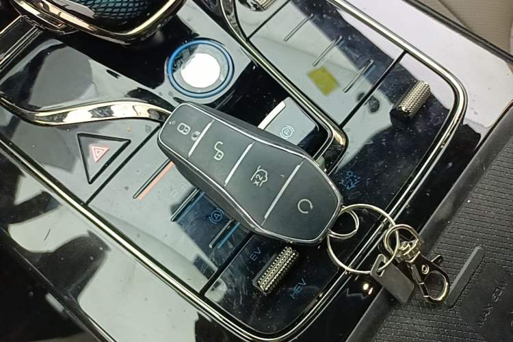 Used BYD Han 2025 DM-i Intelligent Driving Edition 125KM Prestige Model Vehicle Key