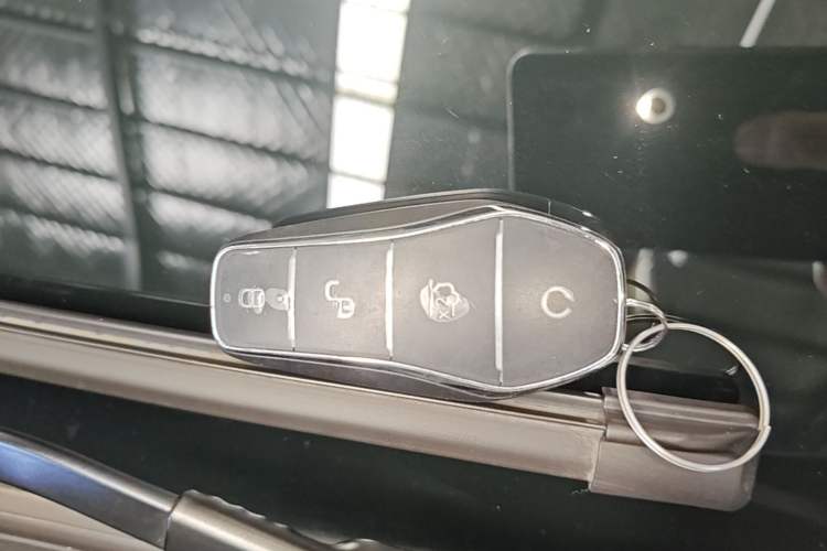 Used BYD Han 2025 DM-i Smart Drive 125KM Elite Model Vehicle Key
