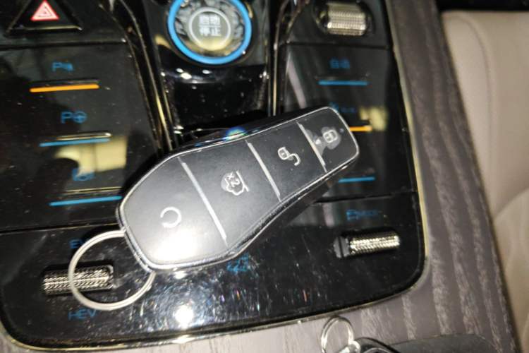 Used BYD Han 2025 DM-i Intelligent Driving Edition 125KM LiDAR Flagship Model Vehicle Key