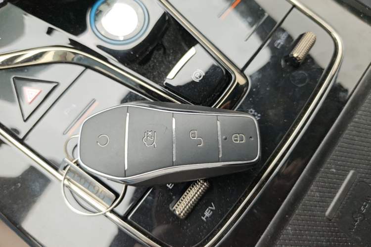 Used BYD Han 2025 DM-i Smart Drive 125KM Comfort Edition Vehicle Key