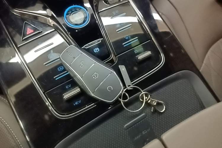 Used BYD Han 2025 DM-i Intelligent Driving Edition 125KM Prestige Model Vehicle Key