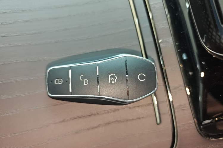 Used BYD Han 2025 DM-i Intelligent Driving Edition 125KM LiDAR Flagship Model Vehicle Key