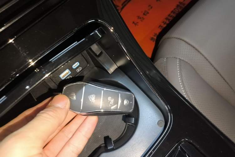 Used BYD Han 2025 DM-i Intelligent Driving Edition 125KM Prestige Model Vehicle Key