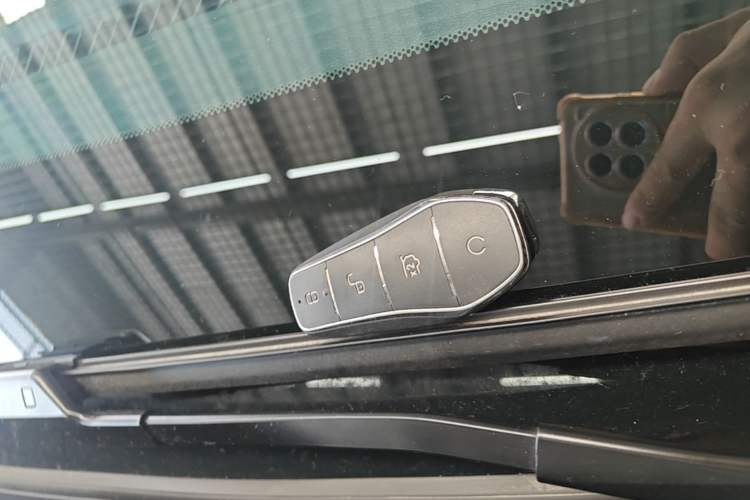 Used BYD Han 2025 DM-i Intelligent Driving Edition 125KM Prestige Model Vehicle Key