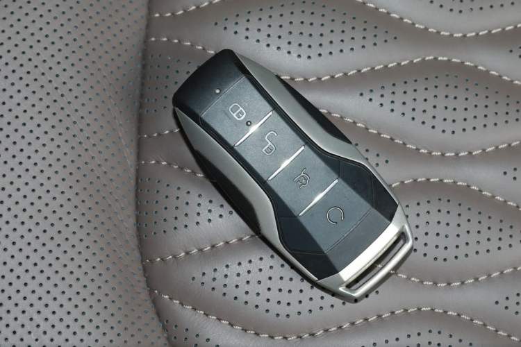 Used BYD Han 2025 EV with 701 km of Laser Radar-Enabled Intelligent Driving Vehicle Key