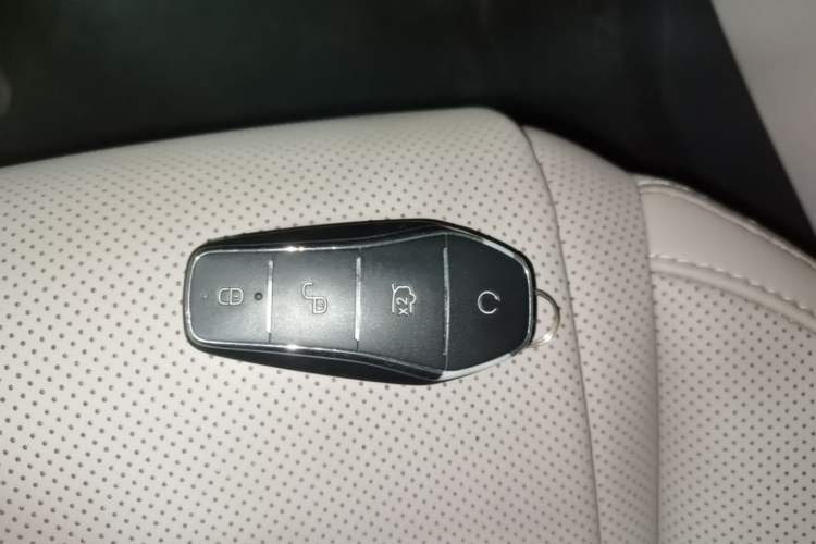 Used BYD Han 2025 DM-i Smart Drive 125KM Prestige Model Vehicle Key