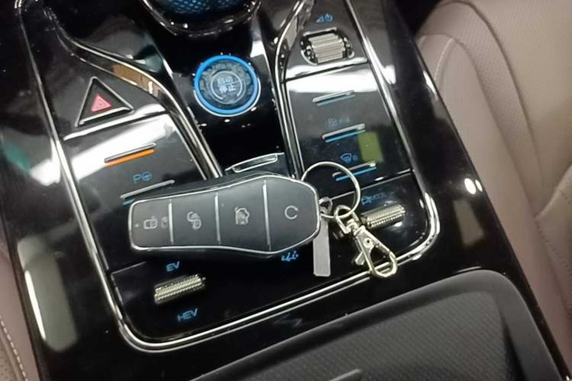 Used BYD Han 2025 DM-i Intelligent Driving Edition 125KM Prestige Model Vehicle Key