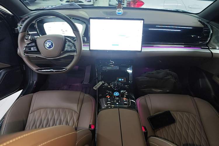 Used BYD Han 2025 DM-i 125KM Prestige Model Center Console