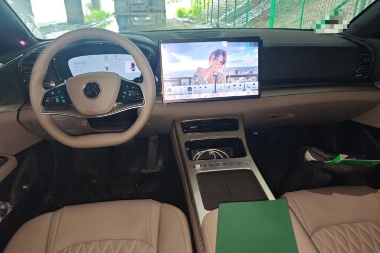 Used BYD Han 2025 Model DM-i Intelligent Driving Edition 245KM Prestige Center Console
