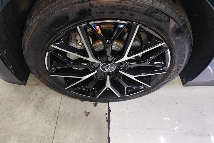 Used BYD Han 2025 DM-i 125KM Prestige Model Left Front Wheel Hub