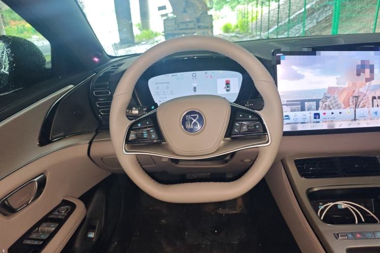 Used BYD Han 2025 Model DM-i Intelligent Driving Edition 245KM Prestige Steering Wheel