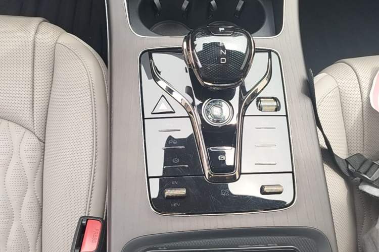 Used BYD Han 2025 DM-i Intelligent Driving Edition 125KM LiDAR Flagship Model Gear Lever