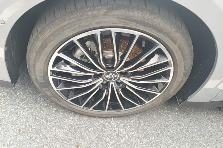 Used BYD Han 2025 DM-i Intelligent Driving Edition 125KM LiDAR Flagship Model Left Front Wheel Hub