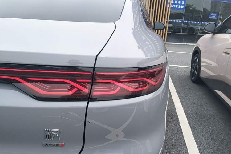 Used BYD Han 2025 DM-i Intelligent Driving Edition 125KM LiDAR Flagship Model Right Rear Taillight
