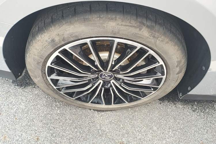 Used BYD Han 2025 DM-i Intelligent Driving Edition 125KM LiDAR Flagship Model Right Rear Wheel Hub