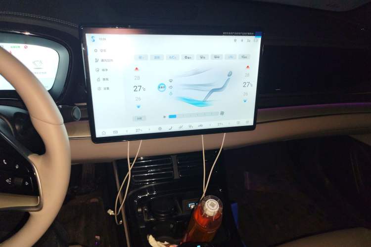 Used BYD Han 2025 EV 605KM Prestige Model Audio And AC Panel