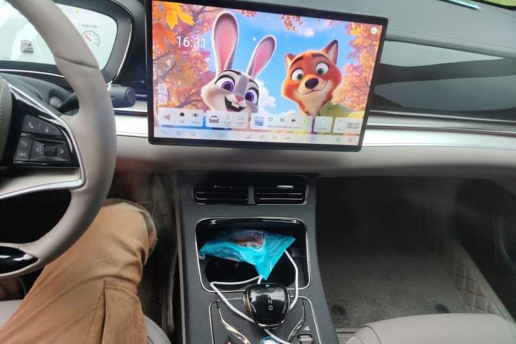 Used BYD Han 2025 DM-i 125KM Prestige Model Audio And AC Panel