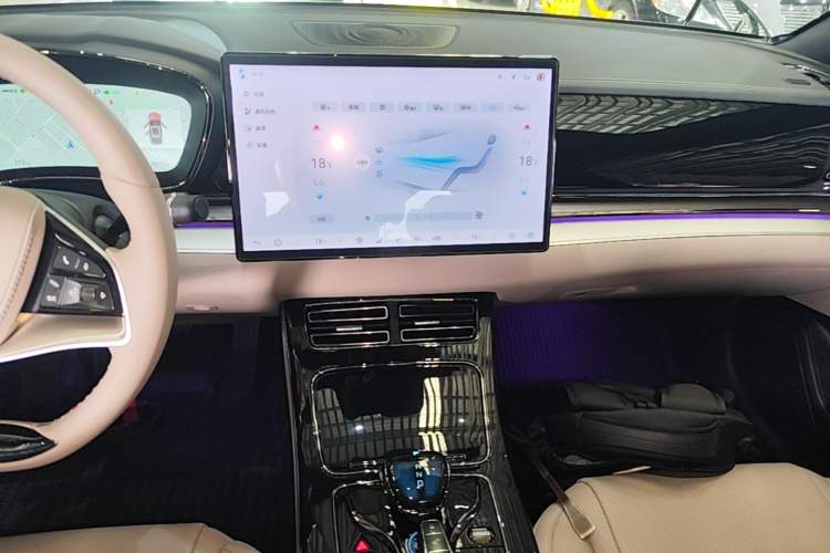 Used BYD Han 2025 DM-i 125KM Prestige Model Audio And AC Panel