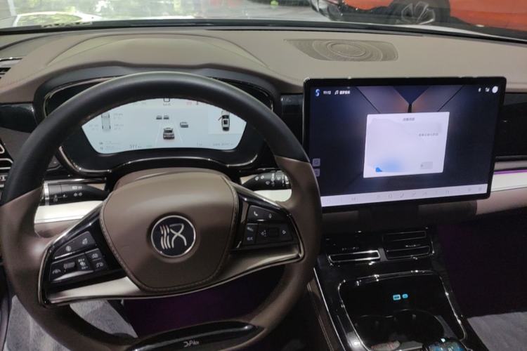 Used BYD Han 2025 DM-i 125KM Elite Model Center Console