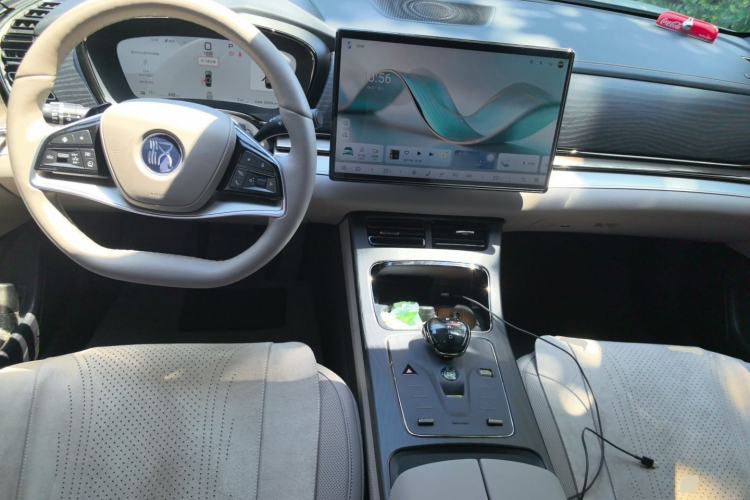 Used BYD Han 2025 EV Intelligent Driving Edition 605KM Prestige Model Center Console