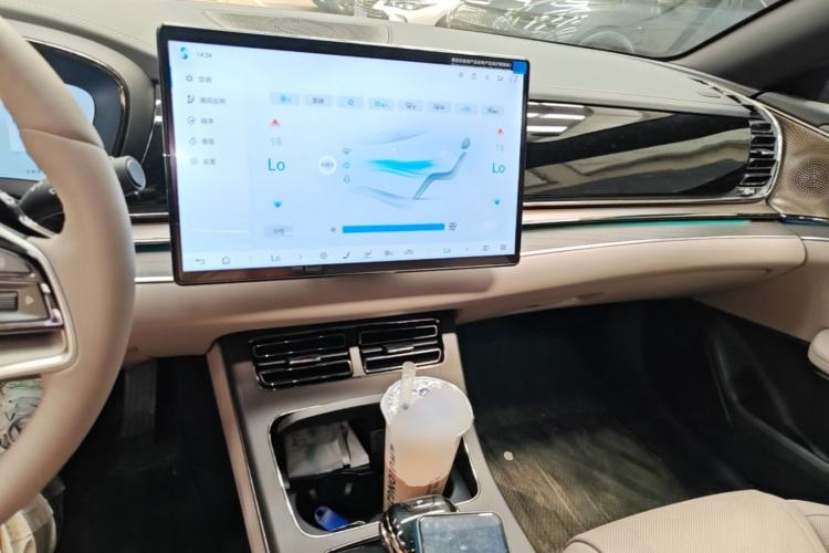 Used BYD Han 2025 DM-i Intelligent Driving Edition 125KM LiDAR Flagship Model Center Console