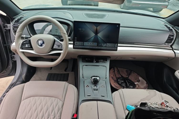 Used BYD Han 2025 EV Intelligent Driving Edition 605KM Prestige Model Center Console