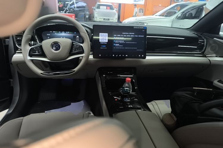 Used BYD Han 2025 DM-i 125KM Elite Model Center Console