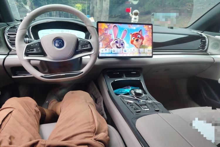 Used BYD Han 2025 DM-i 125KM Prestige Model Center Console