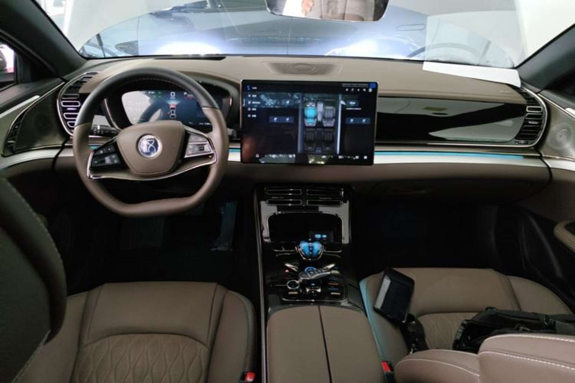 Used BYD Han 2025 DM-i Intelligent Driving Edition 125KM LiDAR Flagship Model Center Console
