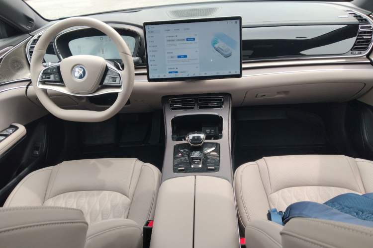 Used BYD Han 2025 DM-i Intelligent Driving Edition 125KM LiDAR Flagship Model Center Console