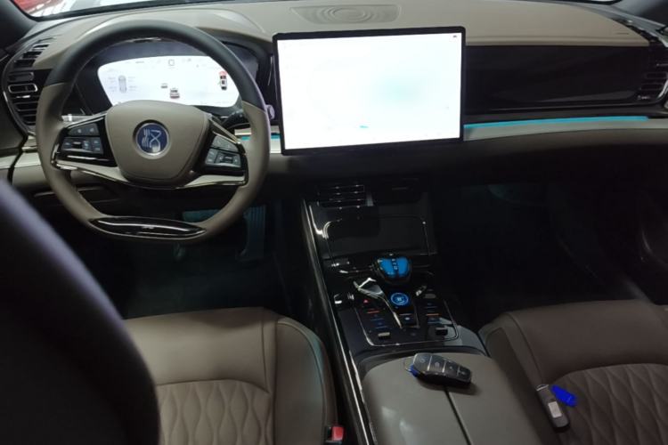 Used BYD Han 2025 DM-i 125KM Elite Model Center Console