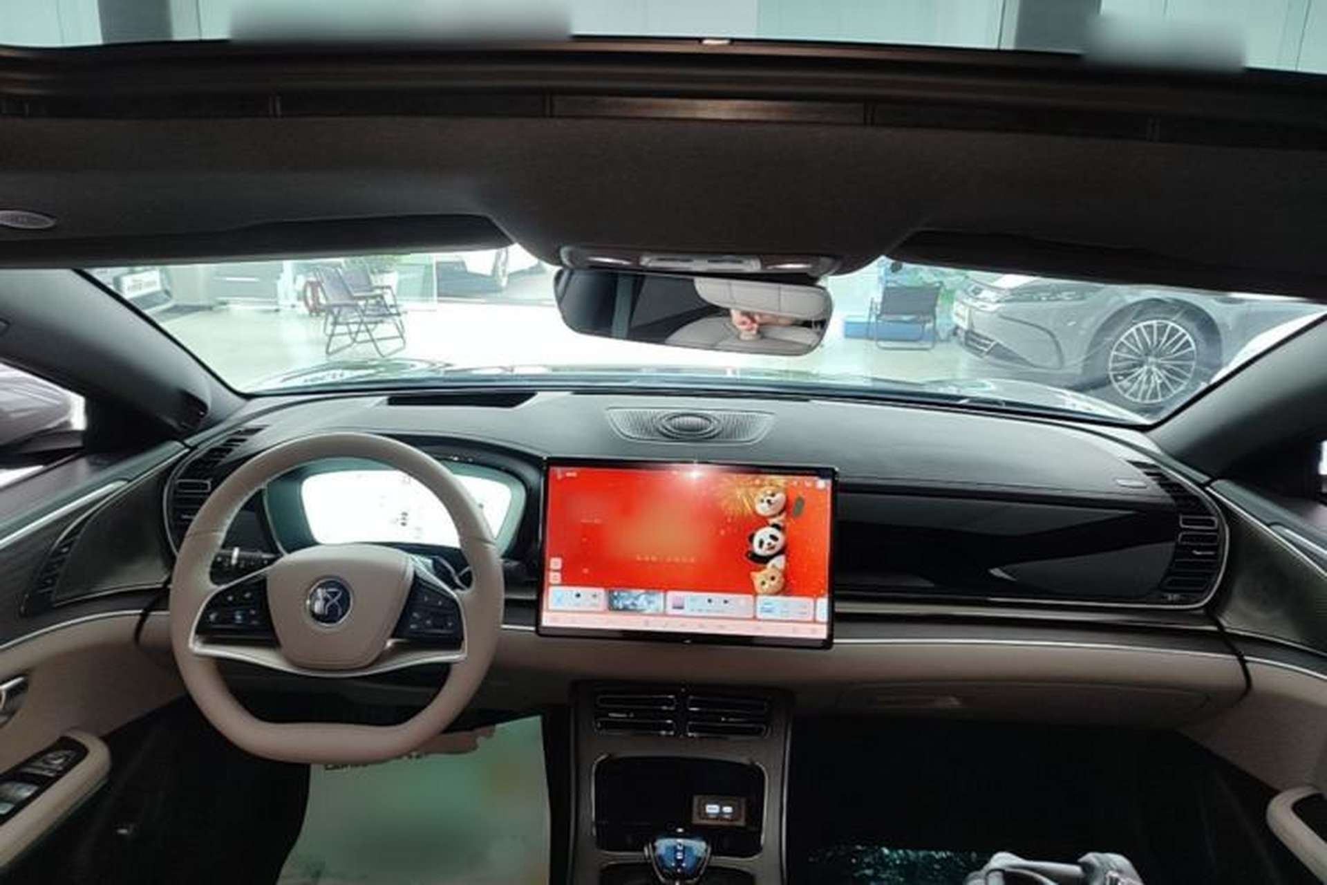 Used BYD Han 2025 EV with 701 km of Laser Radar-Enabled Intelligent Driving Center Console